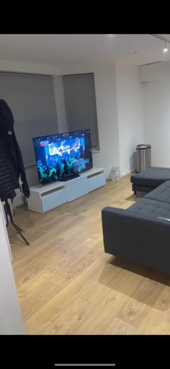 A Cozy Flat In Royalstandard London